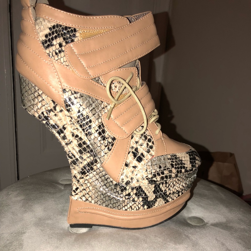 Privileged heelless wedge sneakers